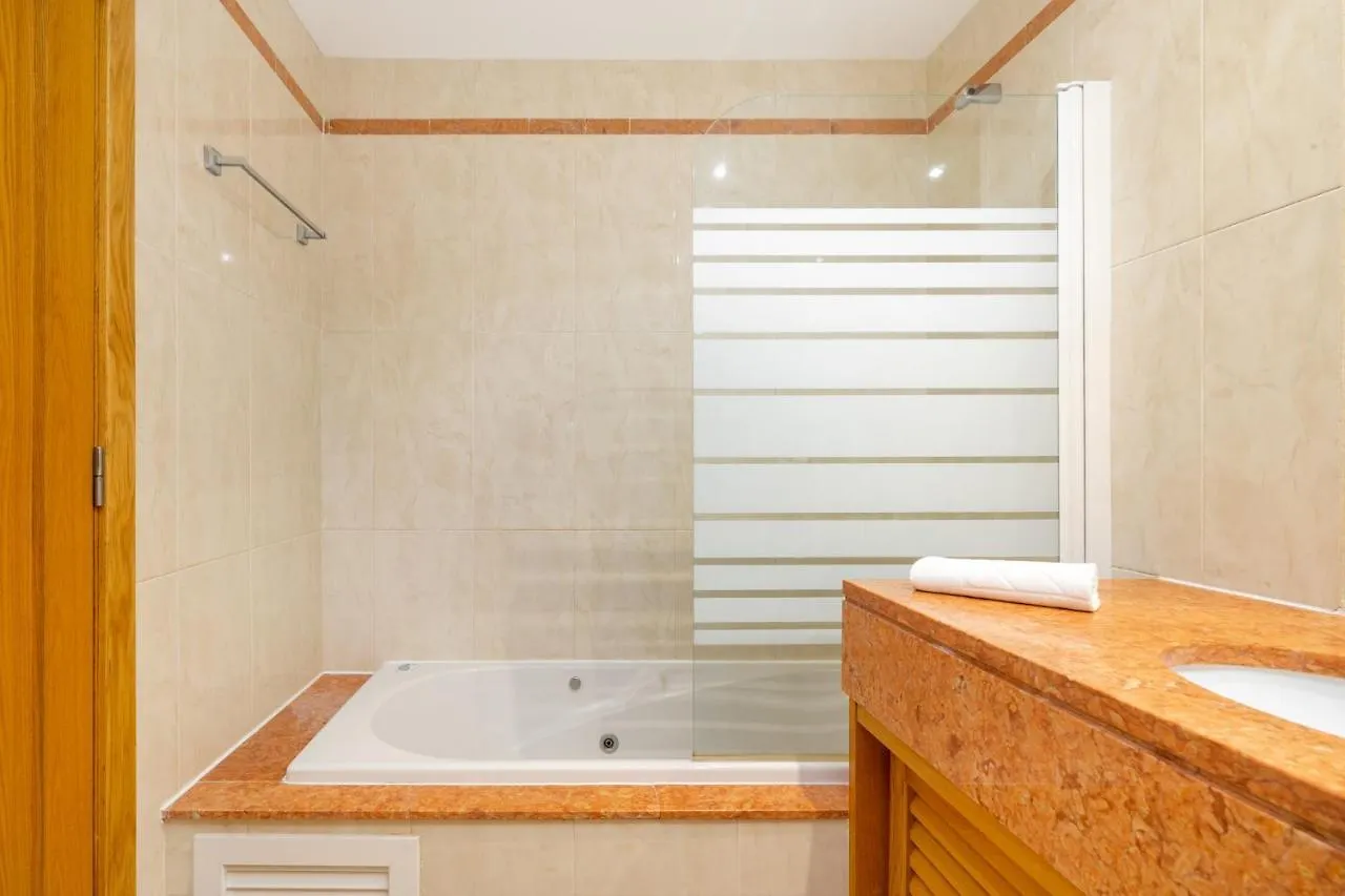 Whome Family Holidays W/ S-Pool, Ac, Elevator & Garage Quarteira